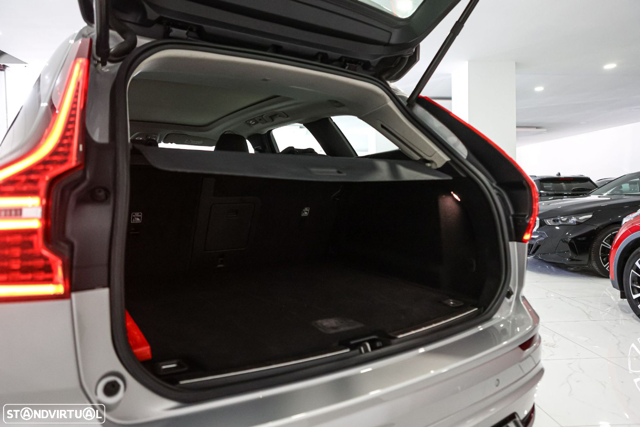 Volvo XC 60 2.0 B4 Plus Dark - 8