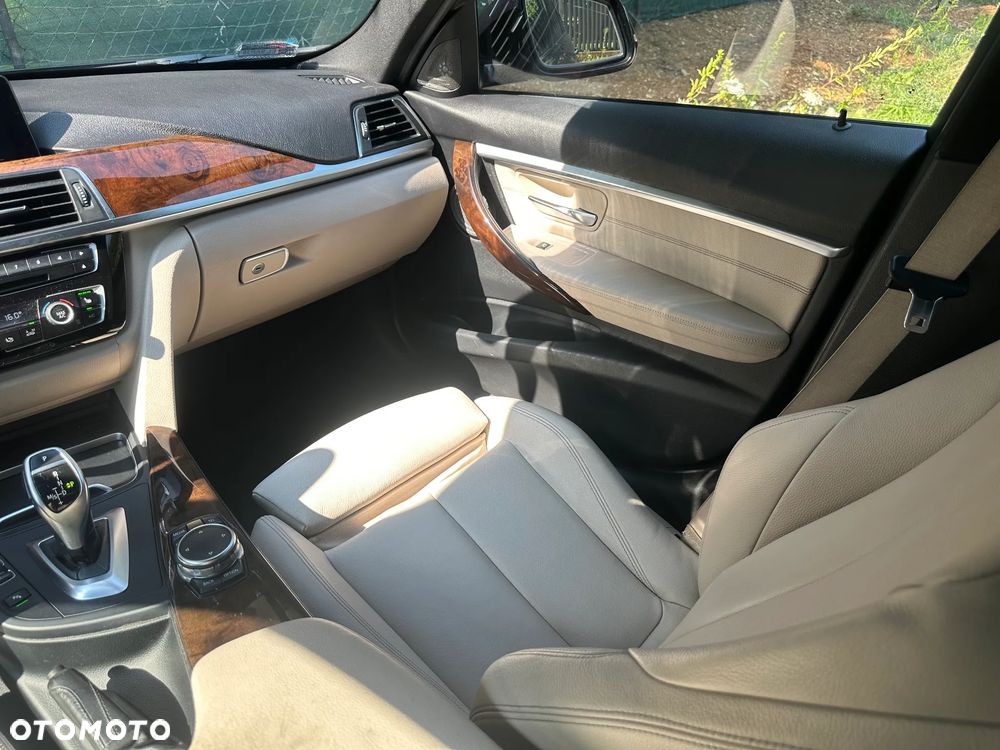 BMW Seria 3 328i Sport-Aut Sport Line - 28