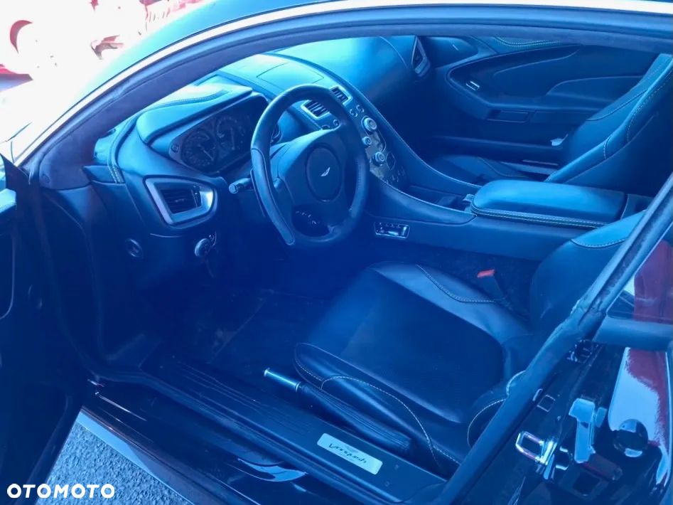 Aston Martin Vanquish Coupe - 21