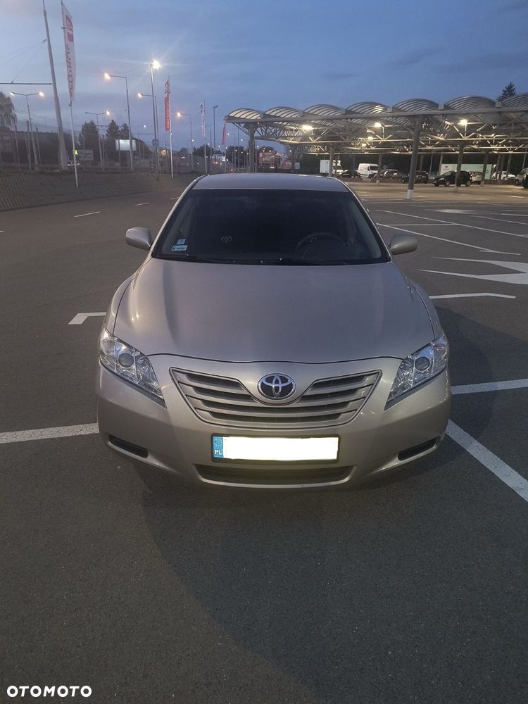 Toyota Camry - 1
