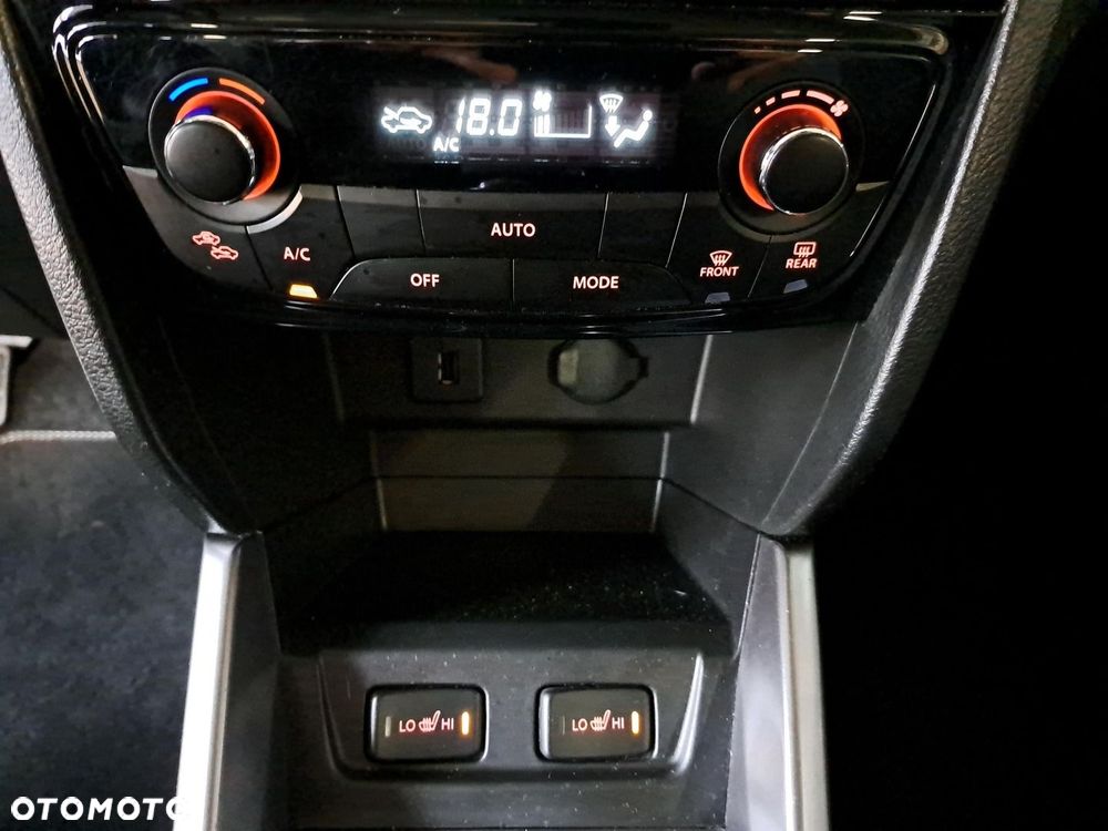 Suzuki Vitara 1.0 Boosterjet Premium 4WD - 24