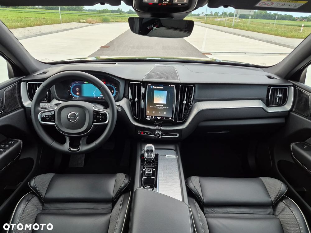 Volvo XC 60 B5 D AWD Ultimate Dark - 20
