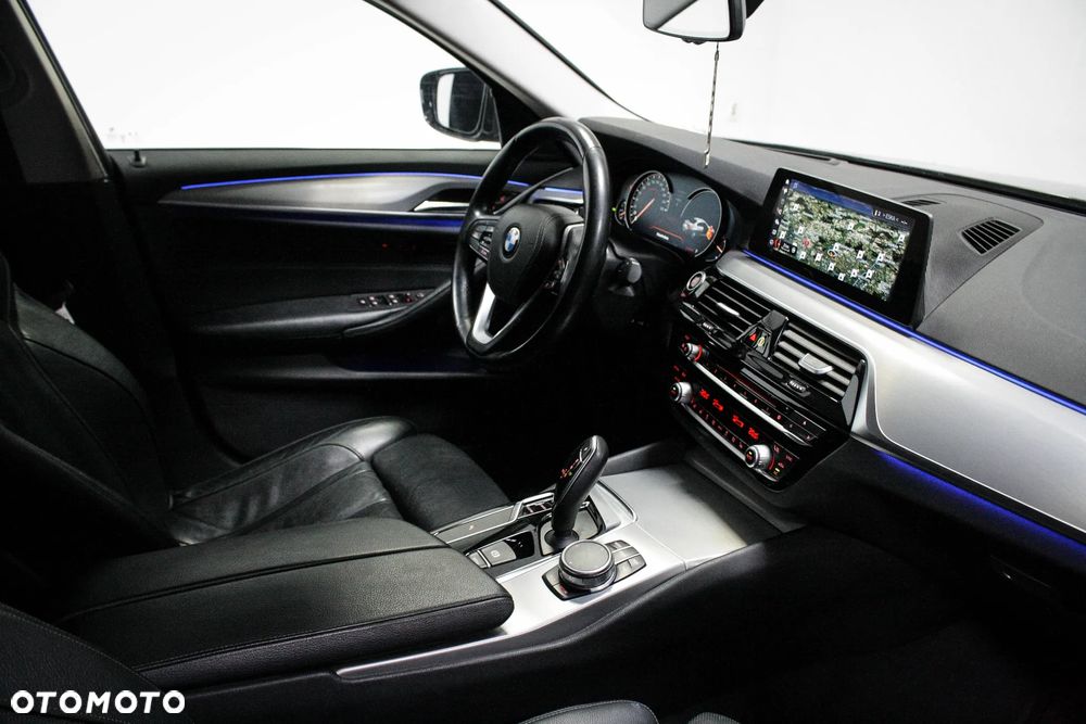 BMW Seria 5 530i xDrive Sport Line sport - 8