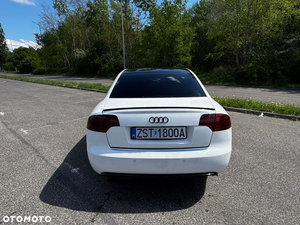 Audi A4 Limousine - 4