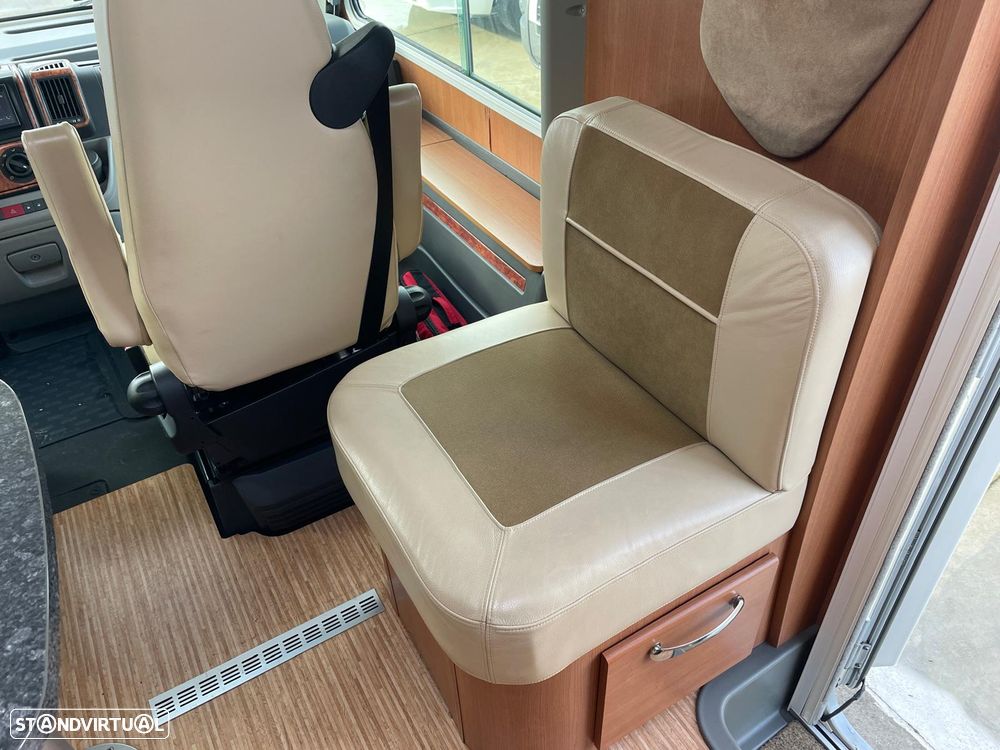 Pilote Explorateur G742 c/Cama Central - Autocaravana - 10