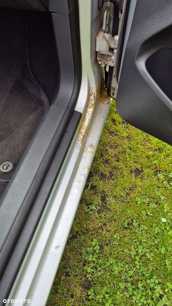 Volkswagen Golf V 1.9 TDI Comfortline - 25