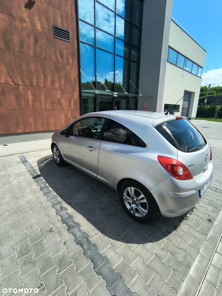 Opel Corsa 1.4 16V Cosmo - 3