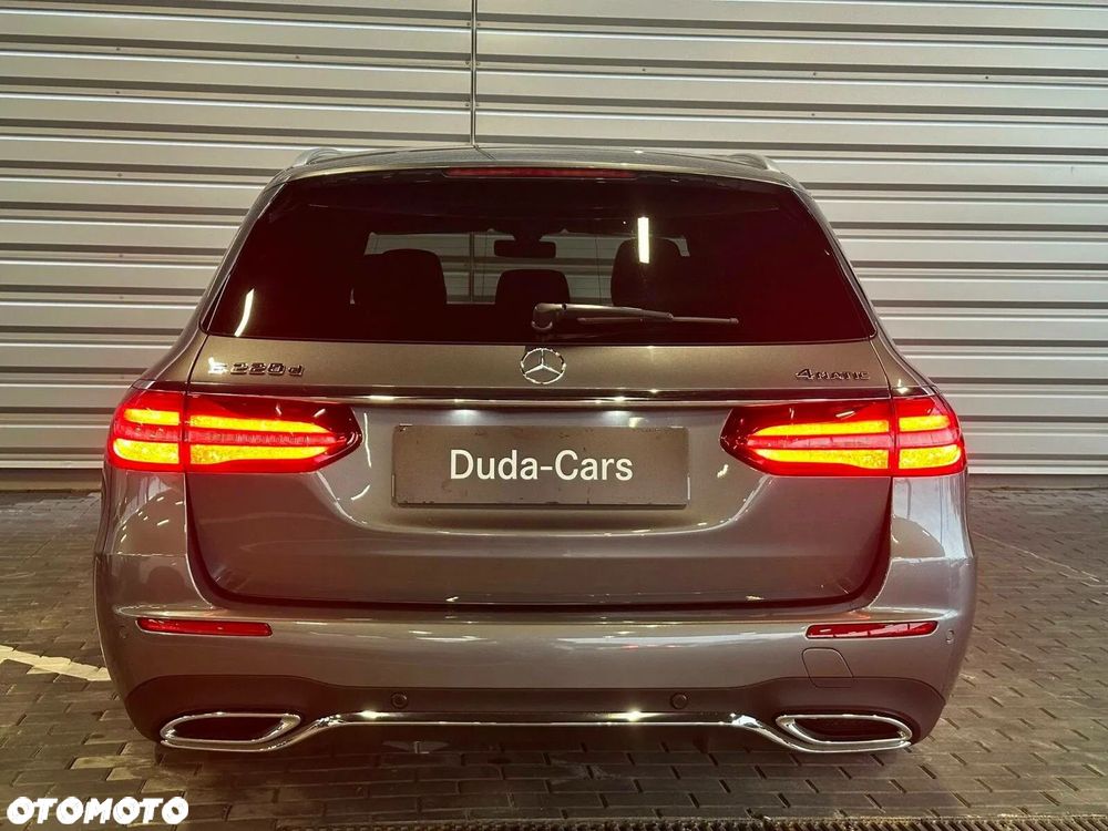 Mercedes-Benz Klasa E 220 d 4-Matic 9G-TRONIC - 18