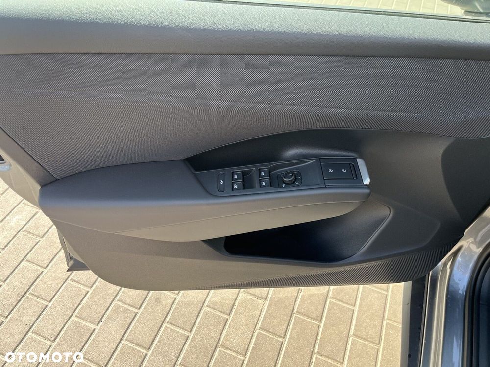 Volkswagen T-Roc 1.5 eTSI Life DSG - 28
