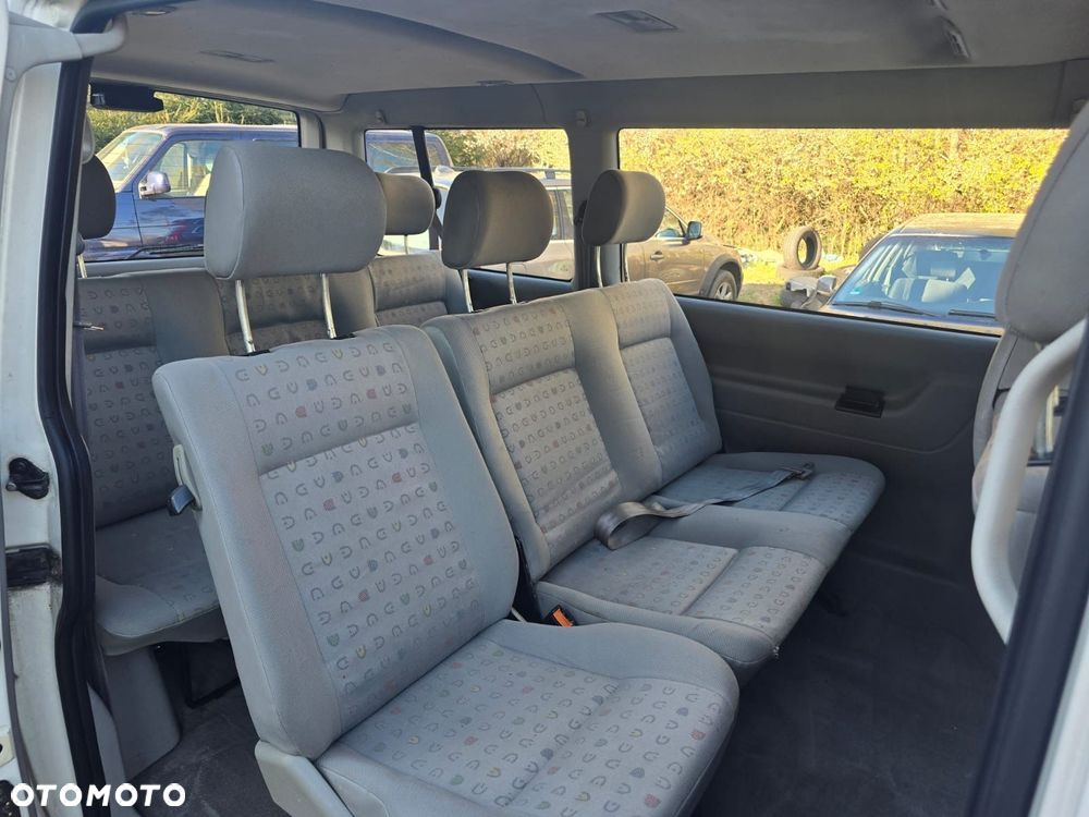 Volkswagen Caravelle - 7