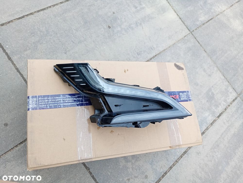 RENAULT MEGANE V E-TECH LAMPA LED DRL PRAWA 266009083R ORYGINAŁ - 2