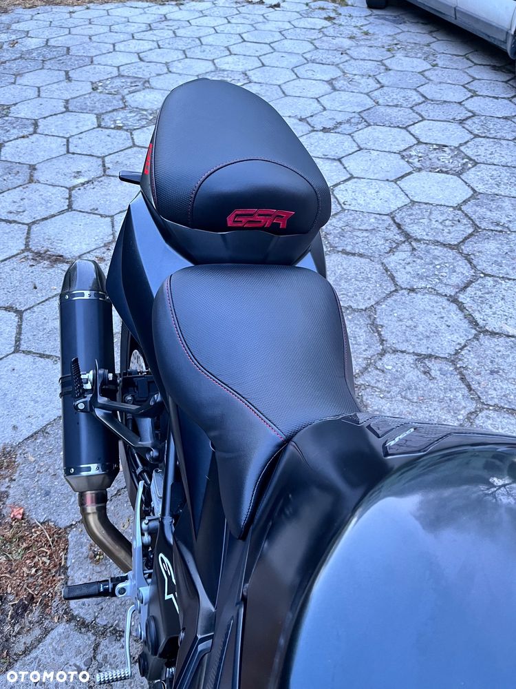 Suzuki GSR - 10