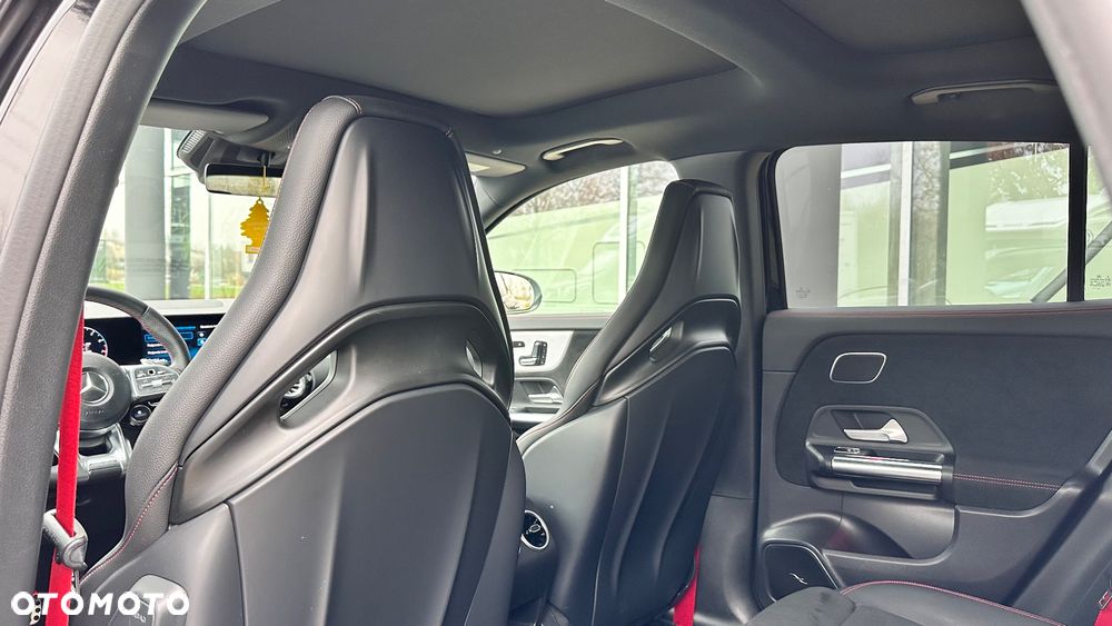 Mercedes-Benz GLA - 36