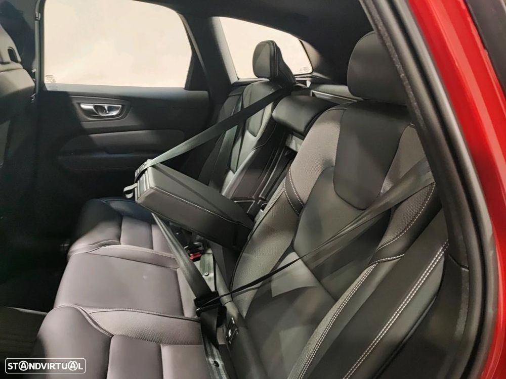 Volvo XC 60 2.0 T6 PHEV R-Design AWD - 6