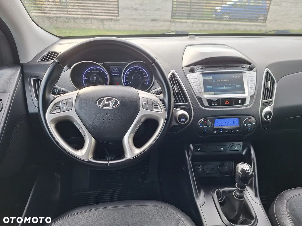 Hyundai ix35 1.7 CRDi 2WD blue Finale Silver - 24