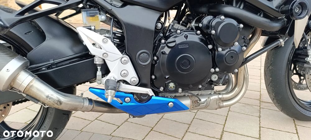 Suzuki GSR - 25