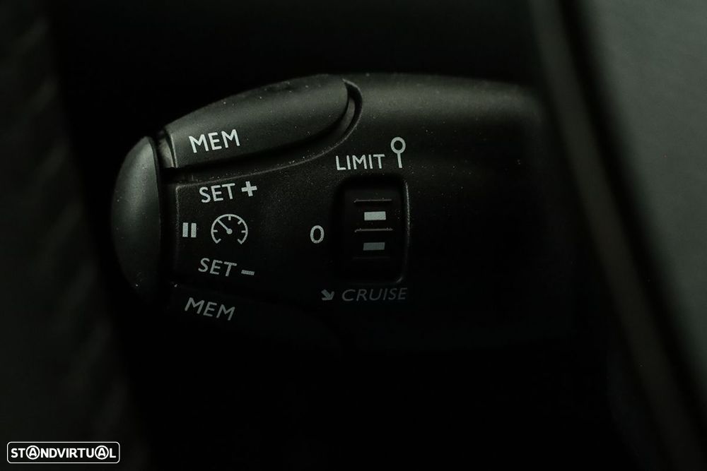 Peugeot 2008 1.2 PureTech Allure - 18