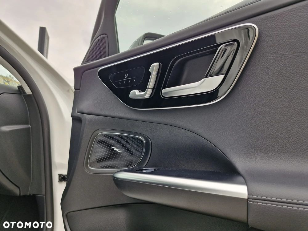 Mercedes-Benz Klasa C 300 e PHEV AMG - 26