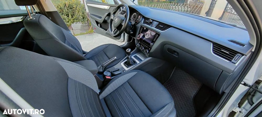 Skoda Octavia Combi Diesel 1.6 TDI Ambition - 11