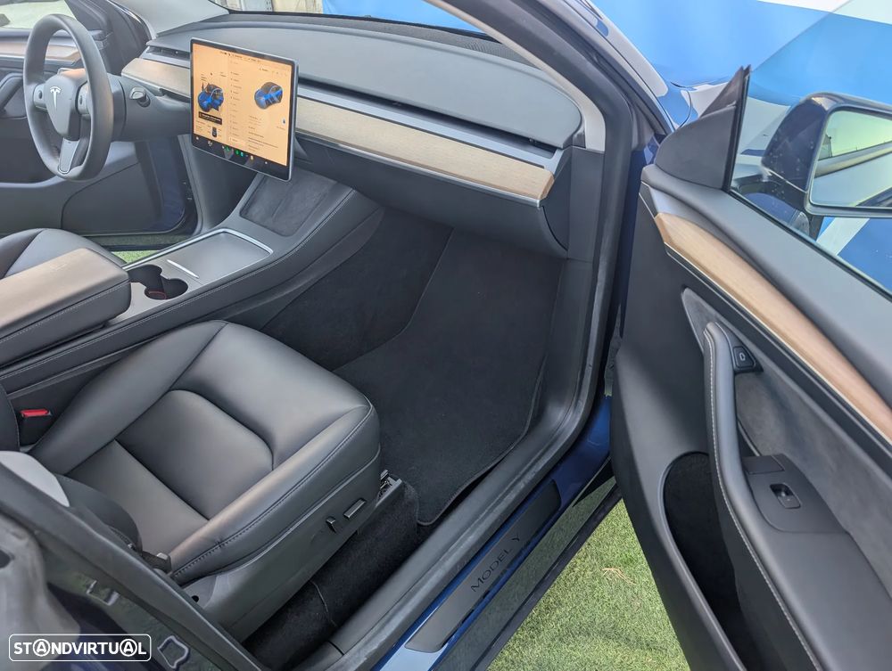 Tesla Model Y Long Range Dual Motor AWD - 13