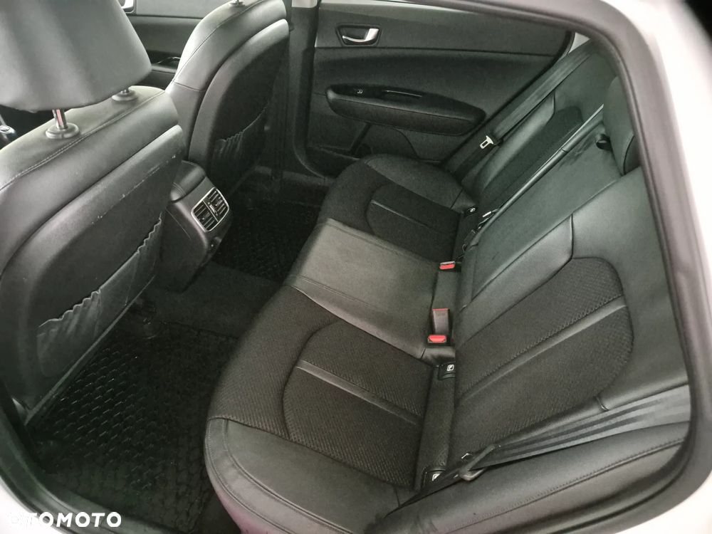 Kia Optima - 11