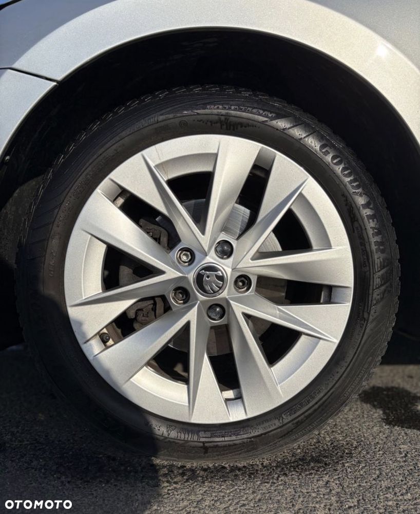 Skoda Octavia 2.0 TDI DSG Edition Plus - 8