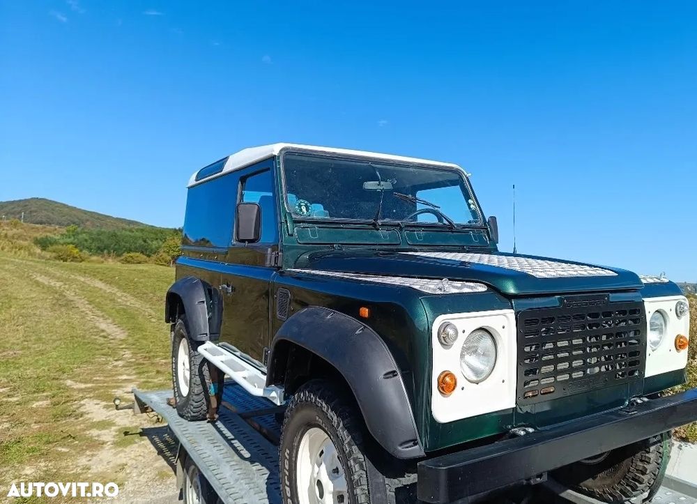 Land Rover Defender - 2