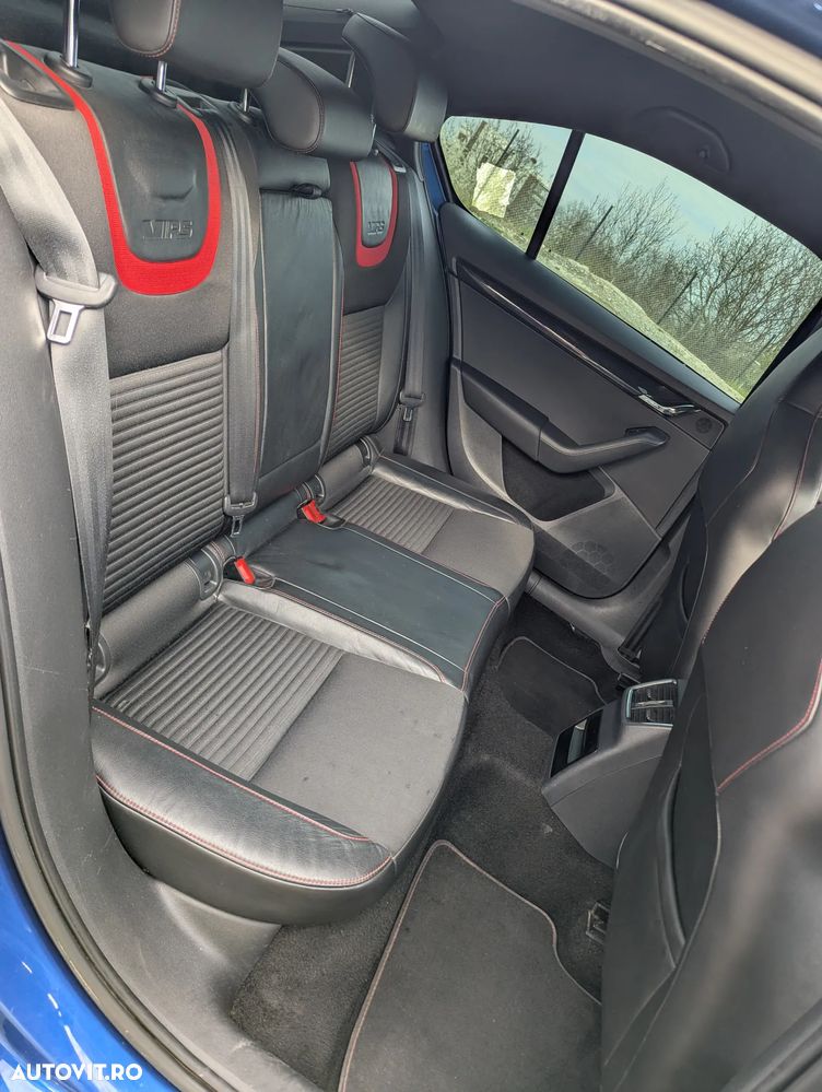 Skoda Octavia 2.0 TDI DSG RS - 11