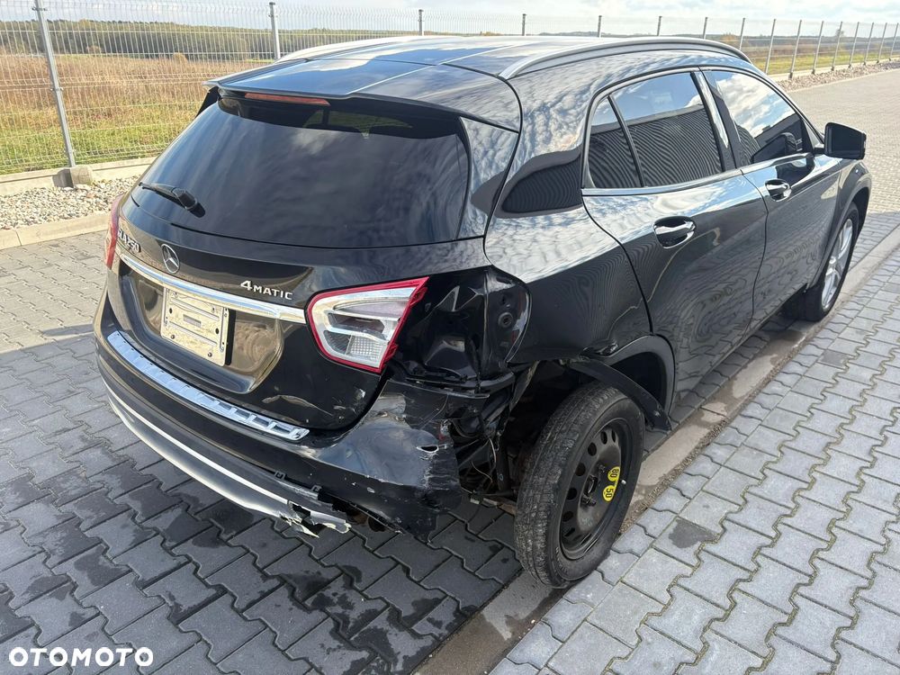 Mercedes-Benz GLA 250 4Matic 7G-DCT - 8