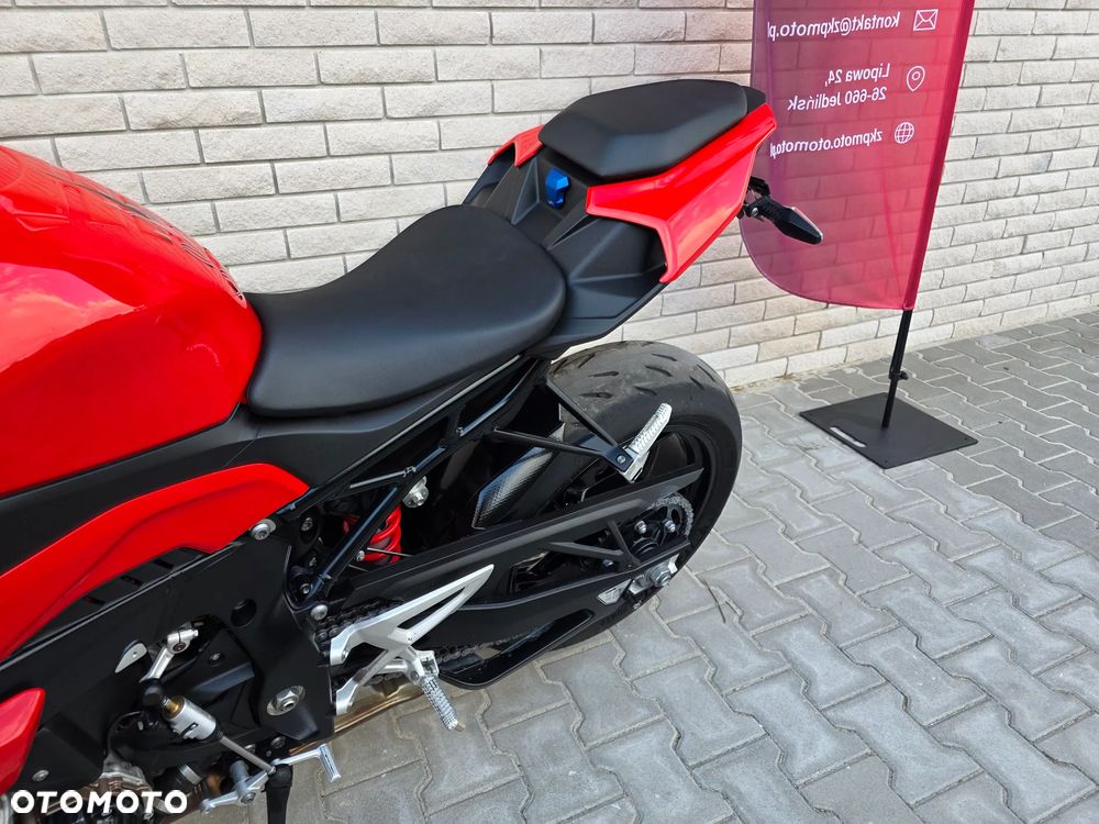 BMW S - 19