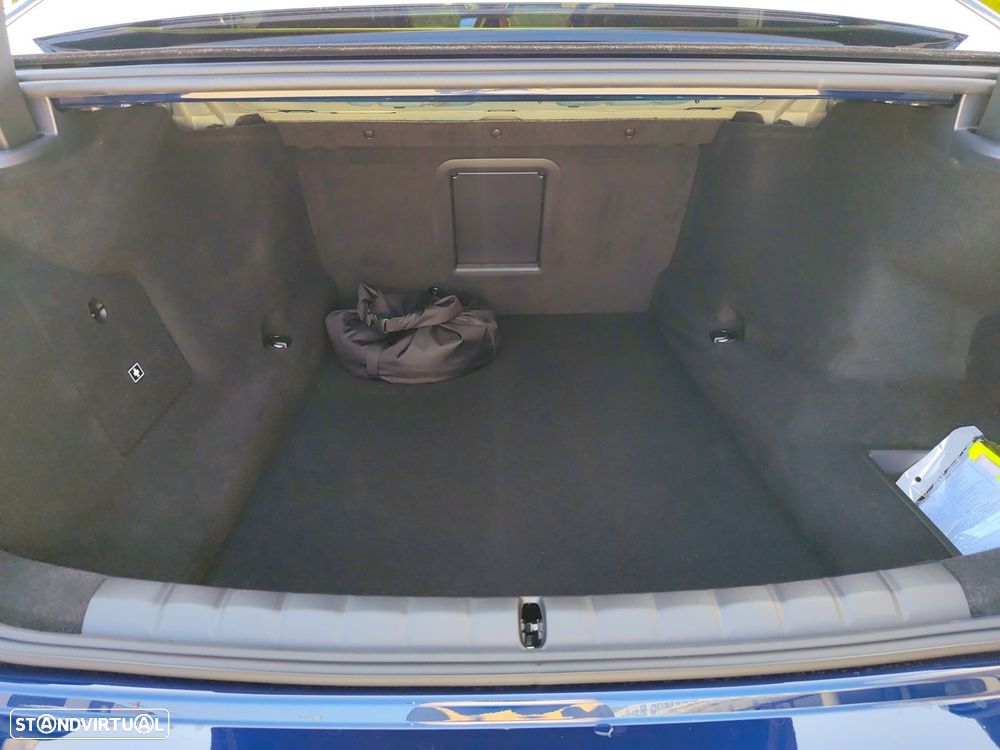 BMW 750 750e xDrive Pack Desportivo M - 38