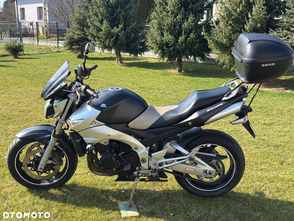 Suzuki GSR - 3
