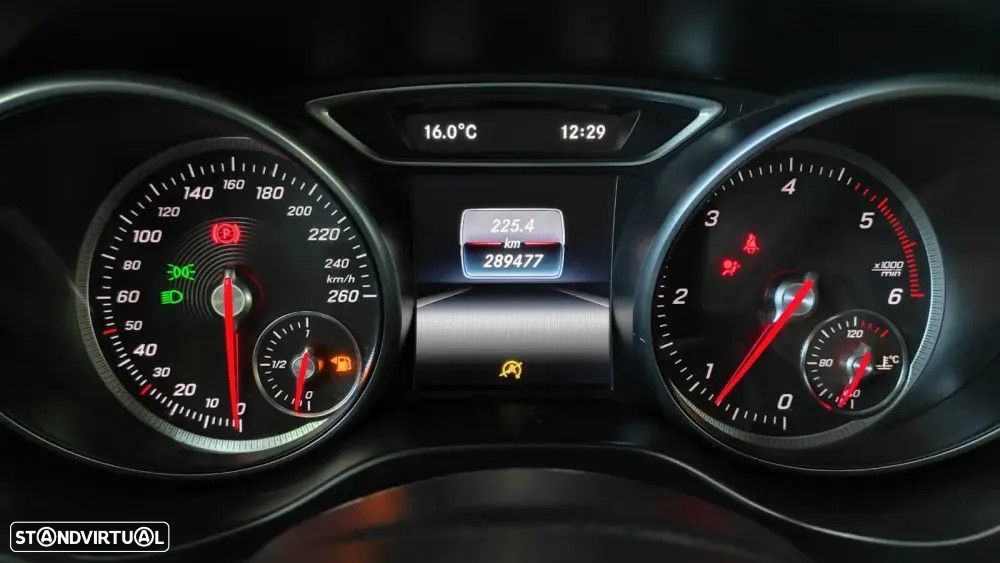 Mercedes-Benz CLA 200 d Shooting Brake AMG Line - 38