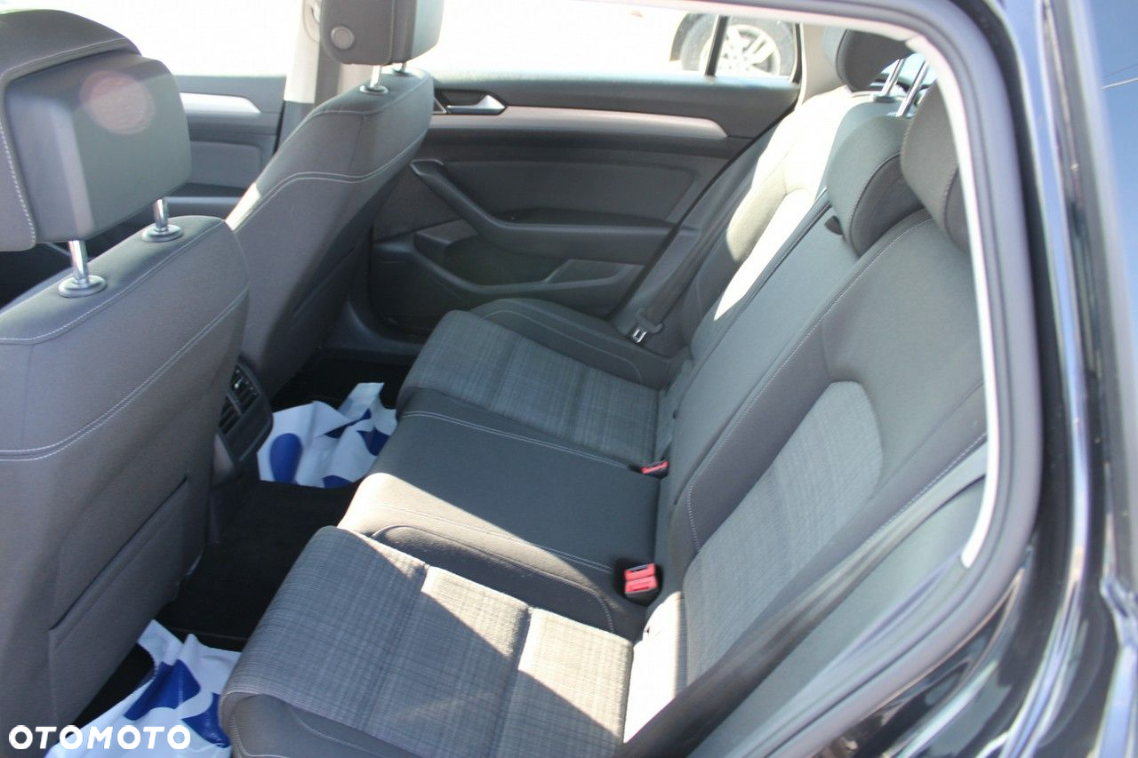 Volkswagen Passat - 11