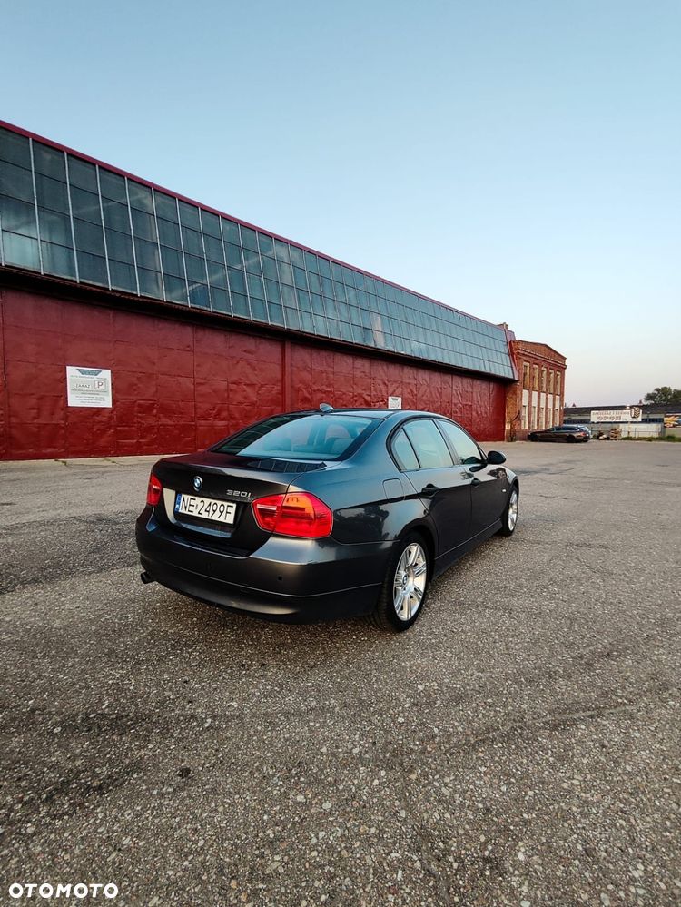 BMW Seria 3 320i - 8