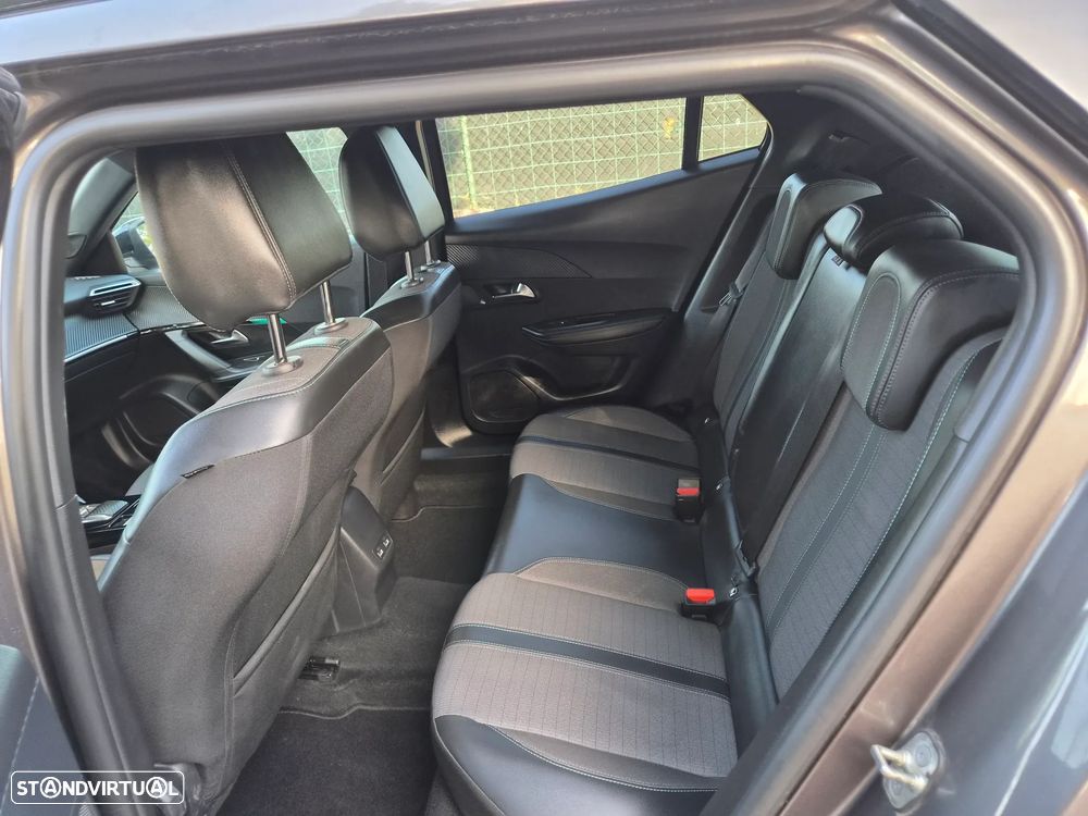 Peugeot 2008 1.2 PureTech Allure EAT8 - 17