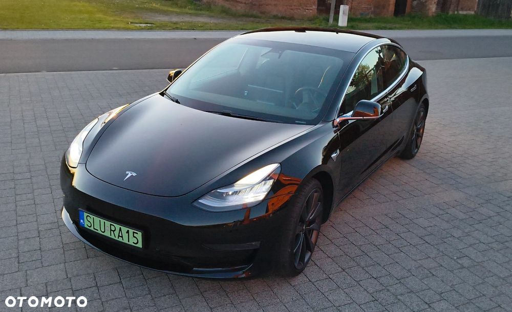 Tesla Model 3 - 4