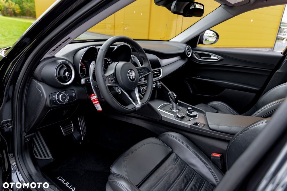 Alfa Romeo Giulia 2.0 Turbo Veloce Q4 - 16