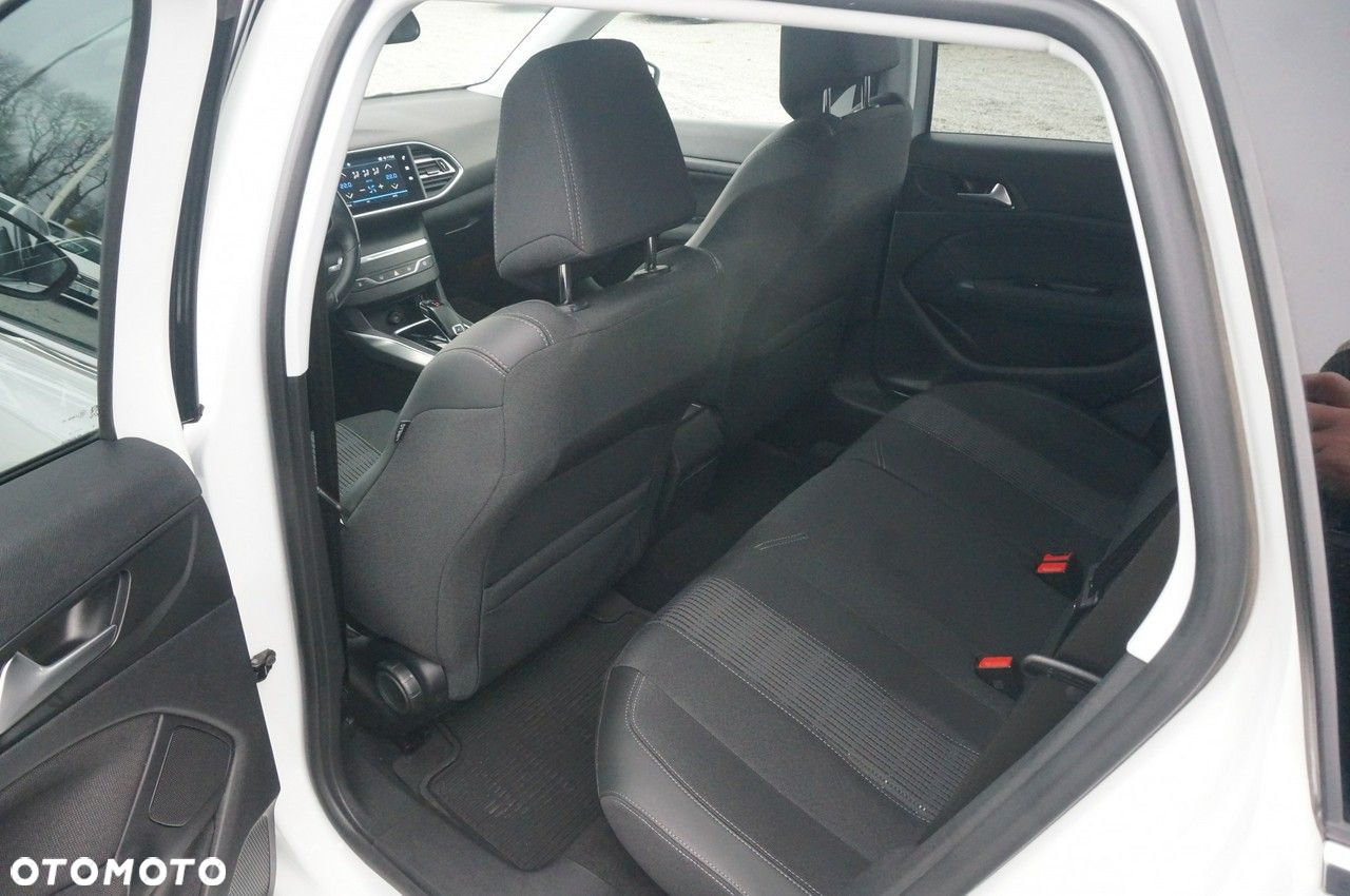 Peugeot 308 1.5 BlueHDi Allure Pack S&S EAT8 - 24