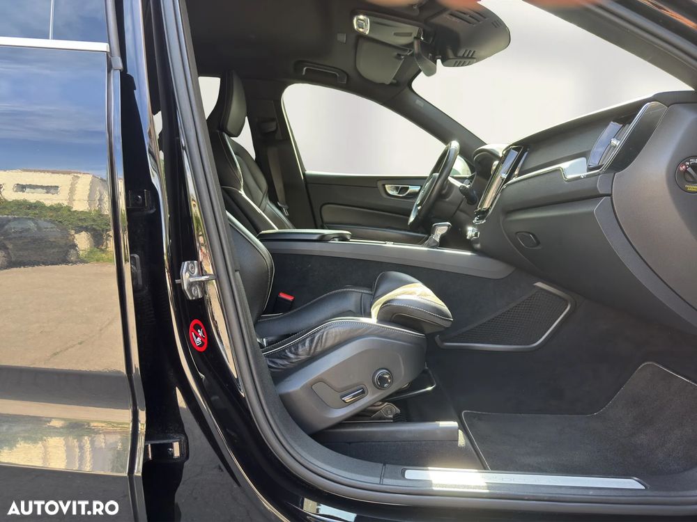 Volvo XC 60 D5 AWD Geartronic RDesign - 17