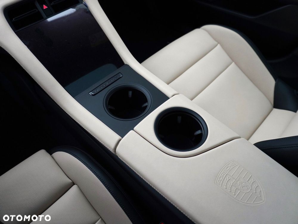 Porsche Taycan 105kWh 4S Black Edition - 30