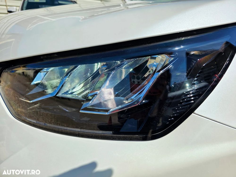 Peugeot 2008 PureTech 130 EAT8 GT - 31