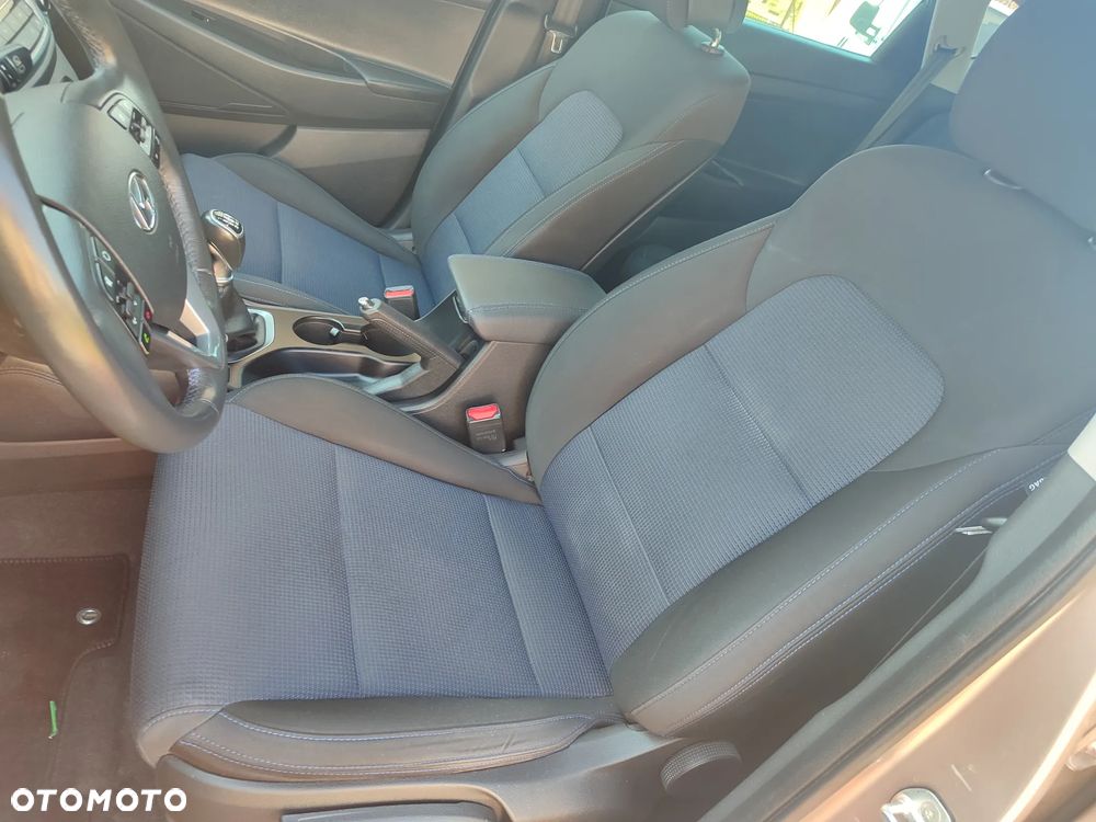 Hyundai Tucson blue 1.7 CRDi 2WD Style - 26