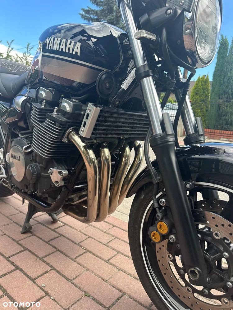Yamaha XJR - 4