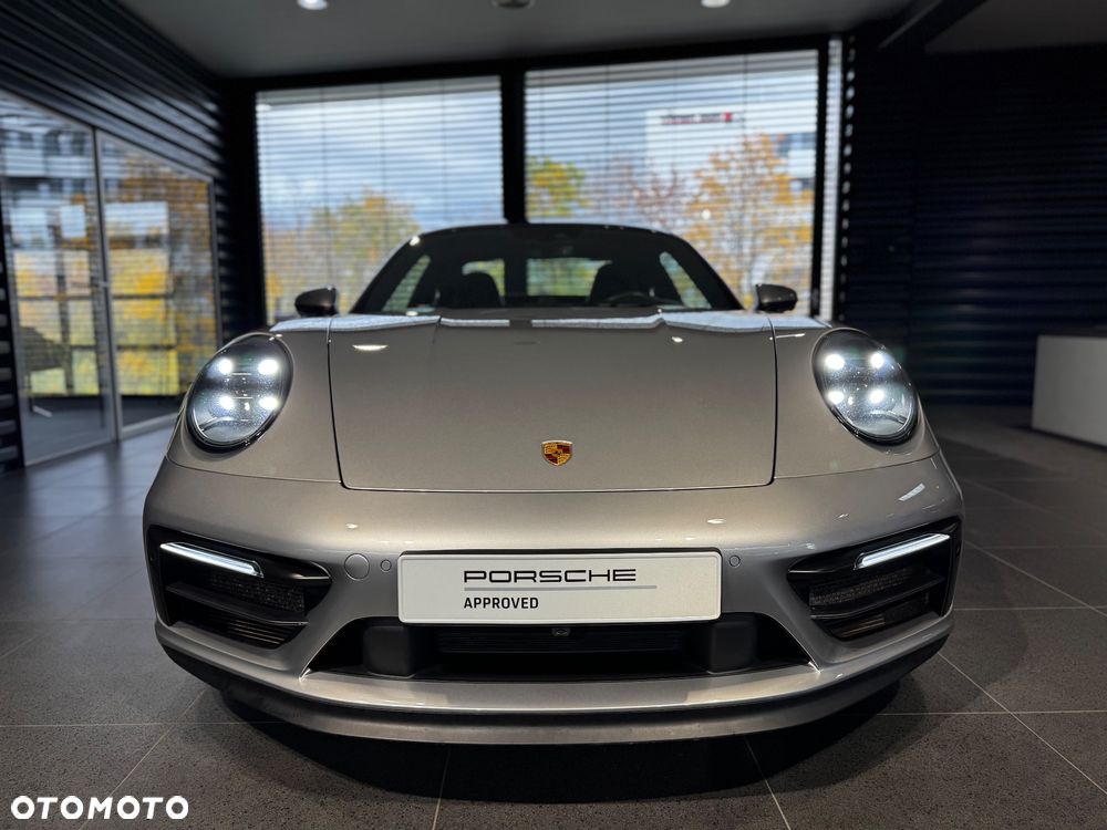 Porsche 911 Carrera GTS - 10