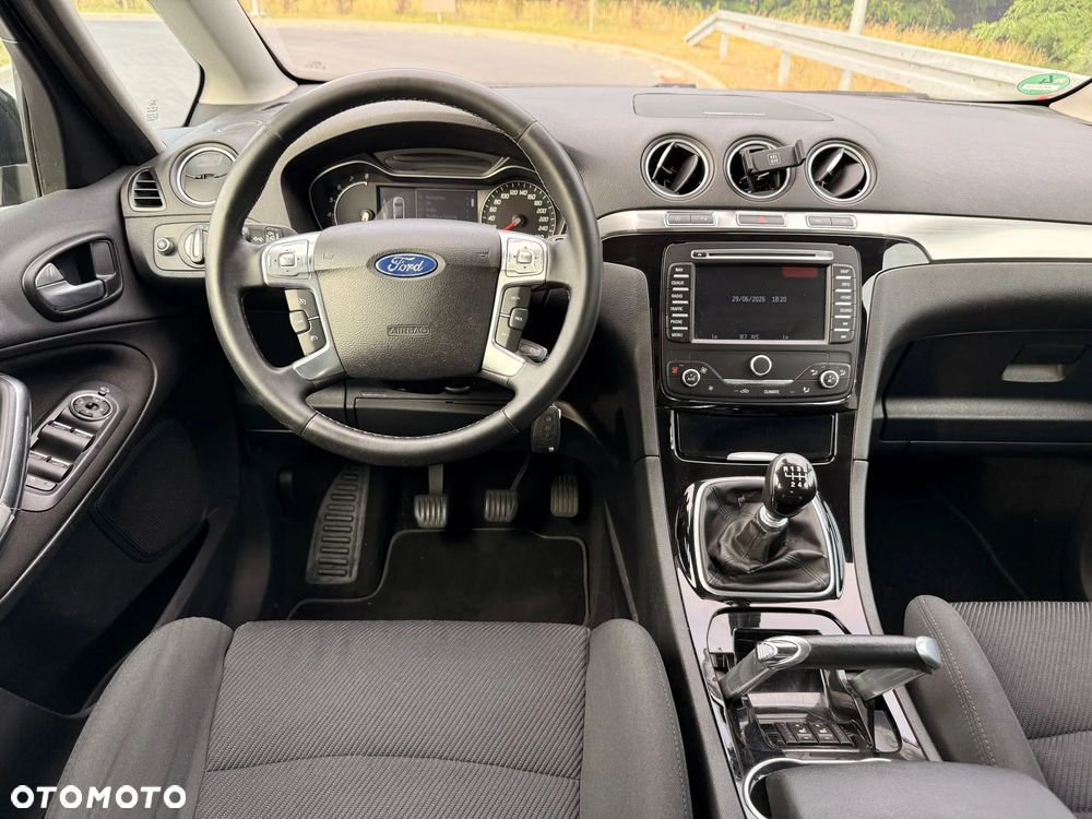 Ford S-Max - 11