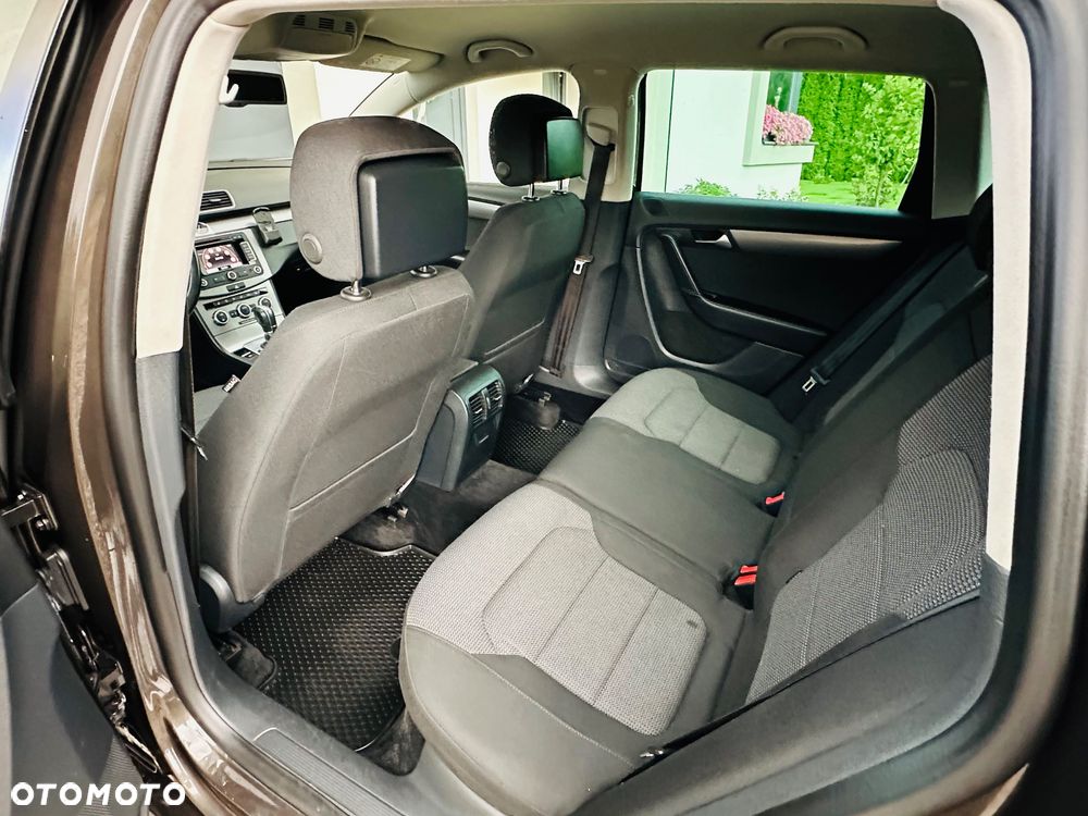 Volkswagen Passat 2.0 TDI DSG Highline - 30