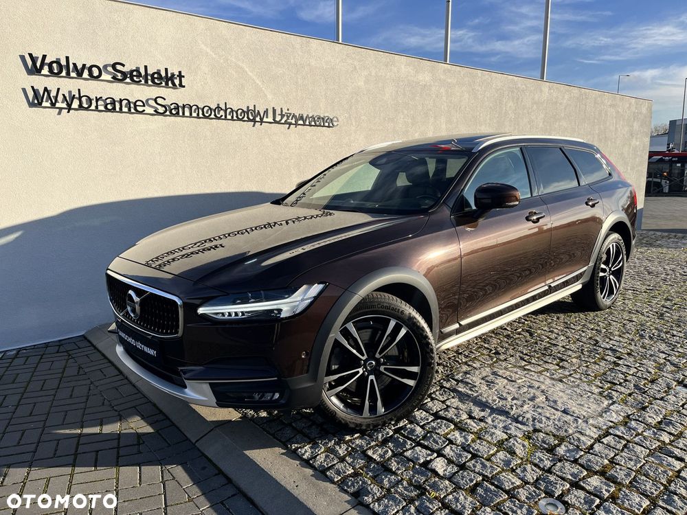 Volvo V90 Cross Country - 1
