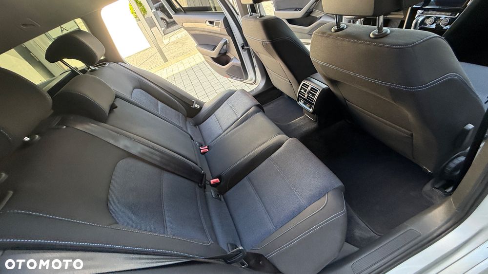 Volkswagen Passat - 24
