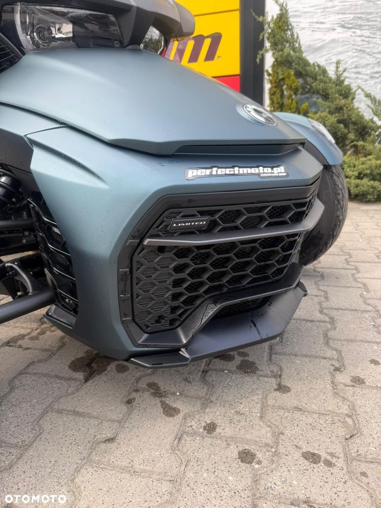 Can-Am Spyder - 10